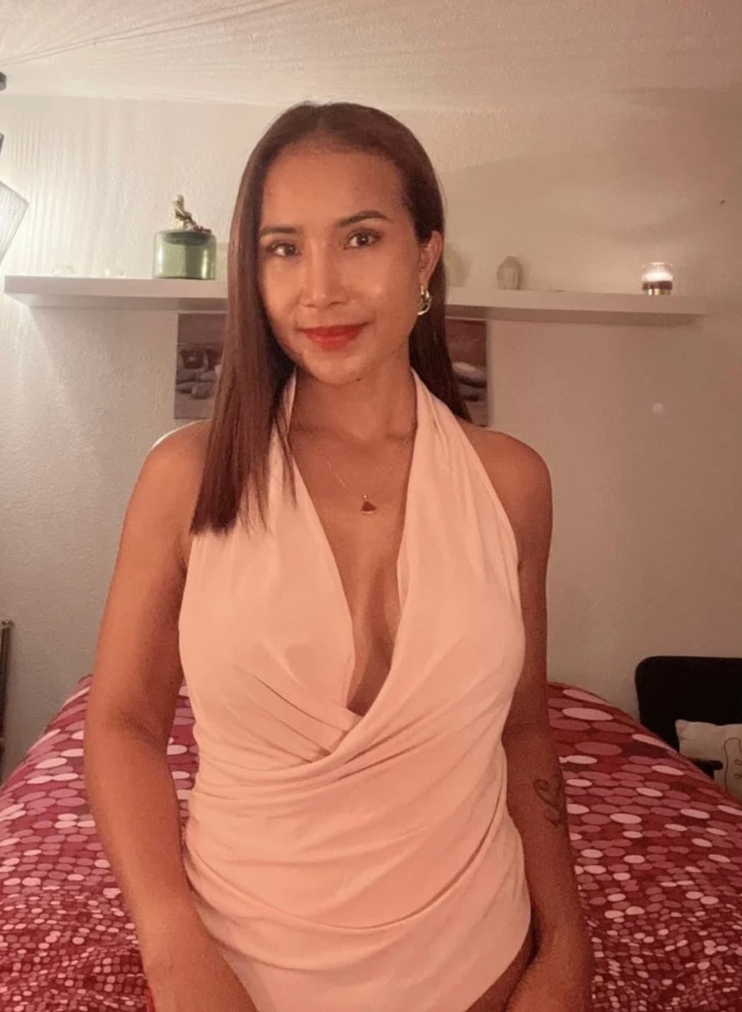 Luna, Gründerin von Acha Massage Studio